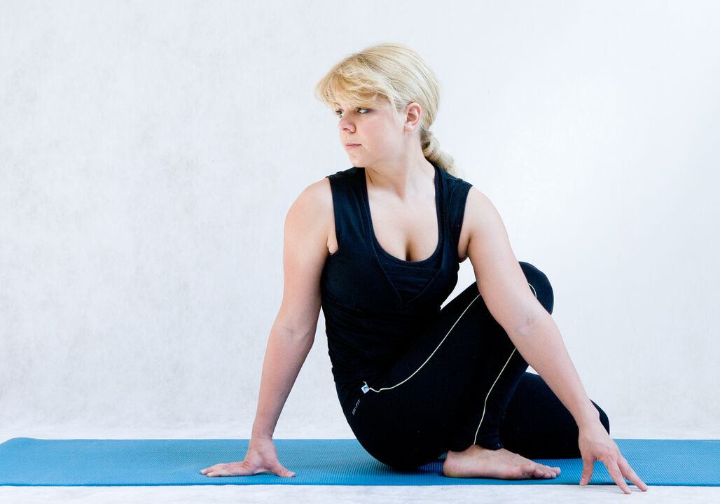 Exercice de jambe Prakshalana du yoga pour perdre du poids