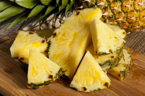 L'ananas dans un smoothie aide à nettoyer le corps et à renforcer le système immunitaire. 